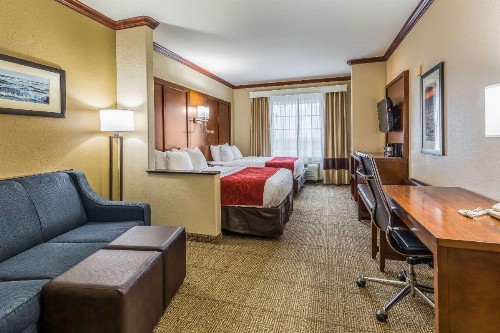 Comfort Suites Galveston - image 39