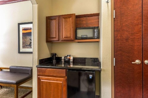 Comfort Suites Galveston - image 43