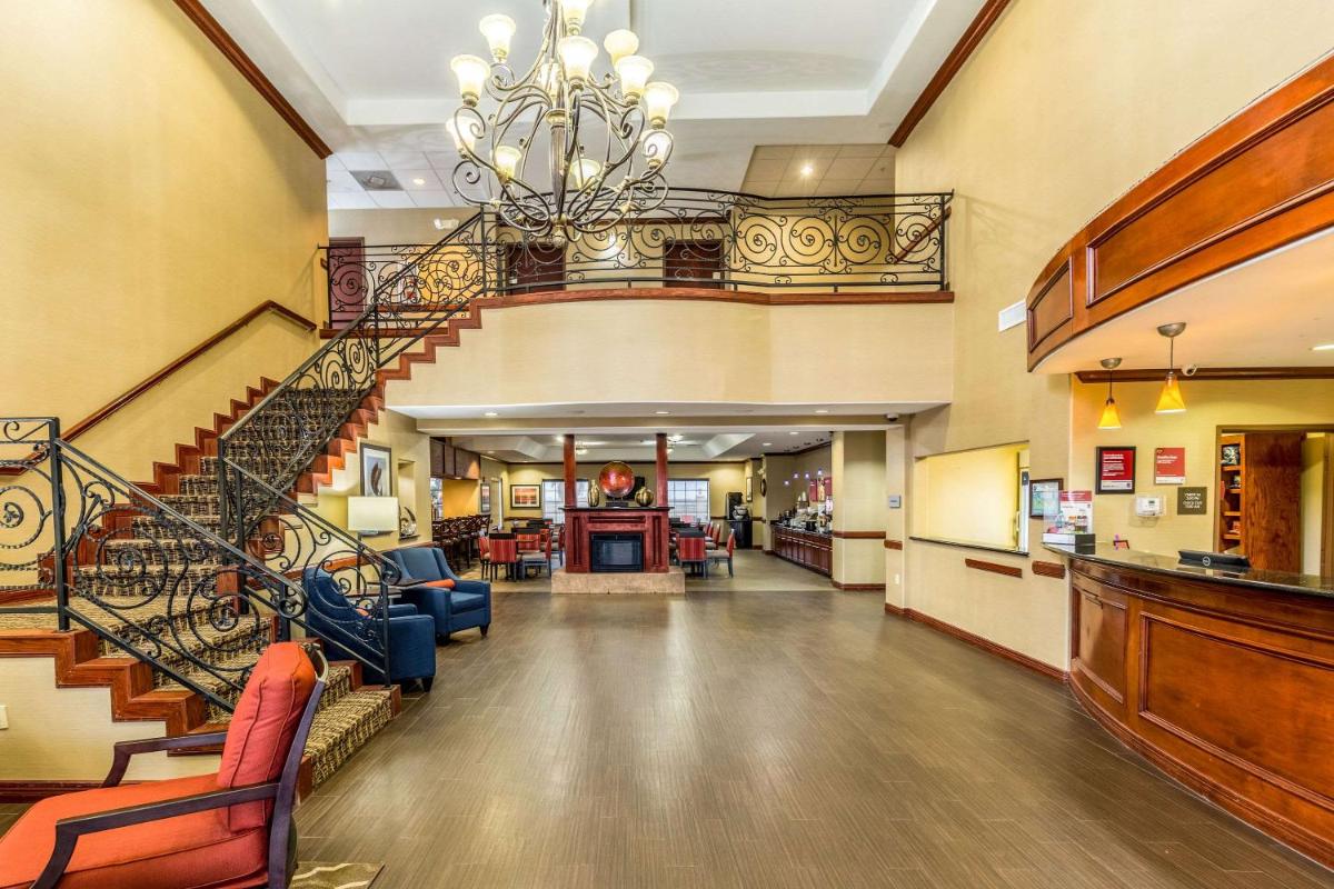 Comfort Suites Galveston - image 7