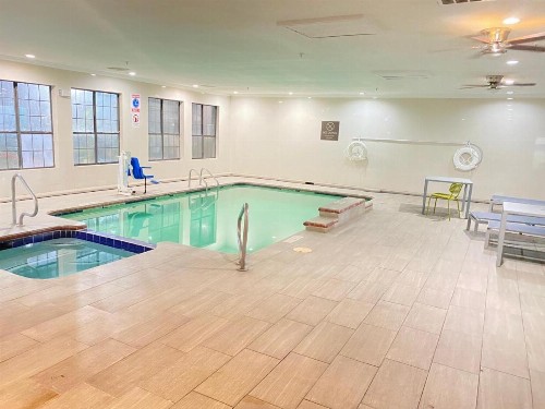 Comfort Inn & Suites Beachfront - image 9