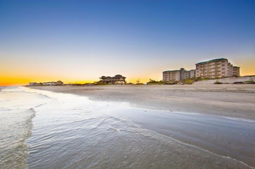 Holiday Inn Club Vacations Galveston Beach Resort an IHG Hotel - image 7