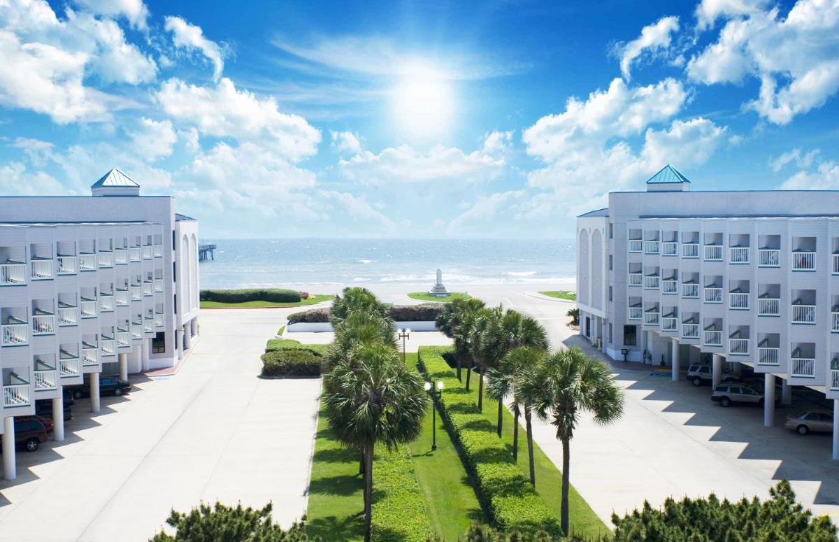 Casa Del Mar Beachfront - main image