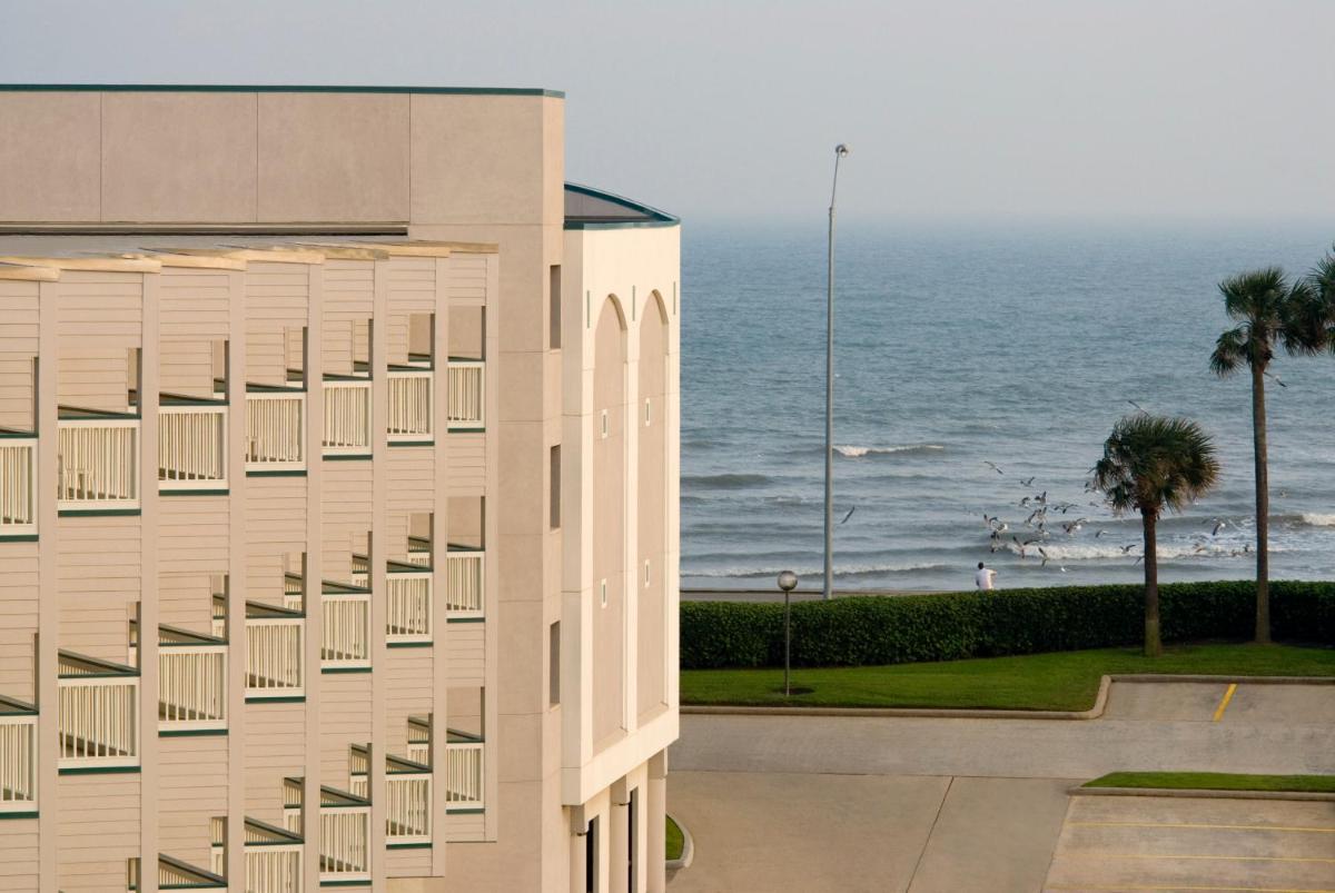 Casa Del Mar Beachfront - image 2