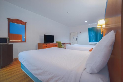 Island Inn - image 12