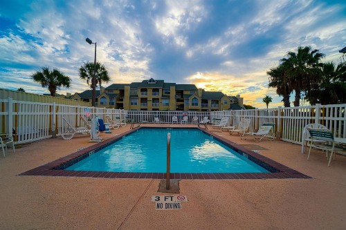 Island Inn - image 13