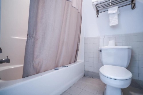 Island Inn - image 15