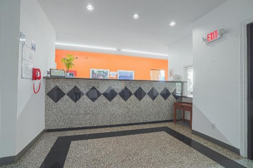 Island Inn - image 17