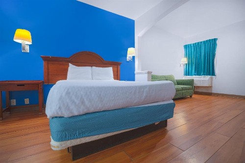 Island Inn - image 20