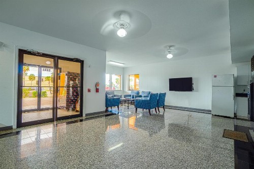 Island Inn - image 22