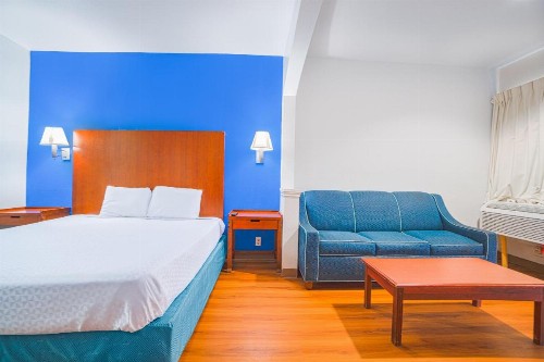 Island Inn - image 32