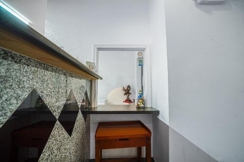 Island Inn - image 34