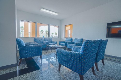 Island Inn - image 40
