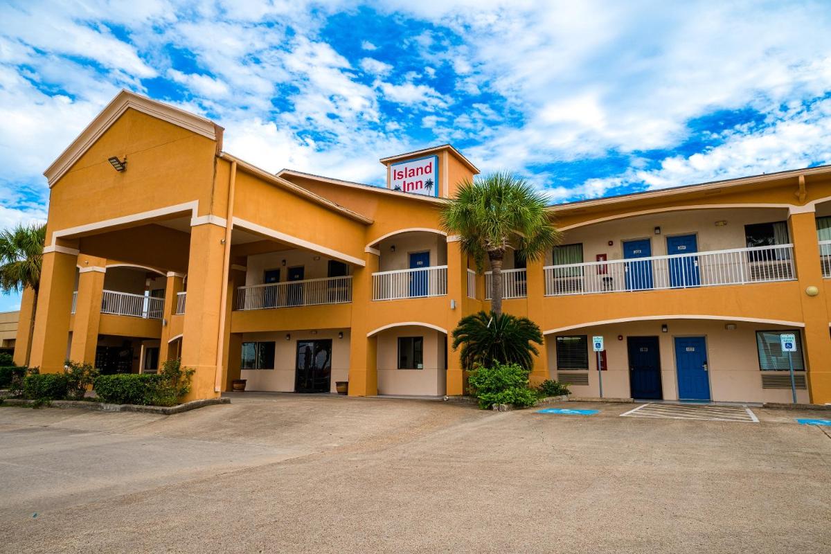 Island Inn - image 6