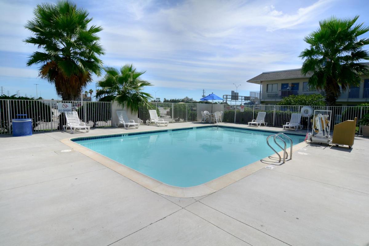 Motel 6-Galveston TX - main image