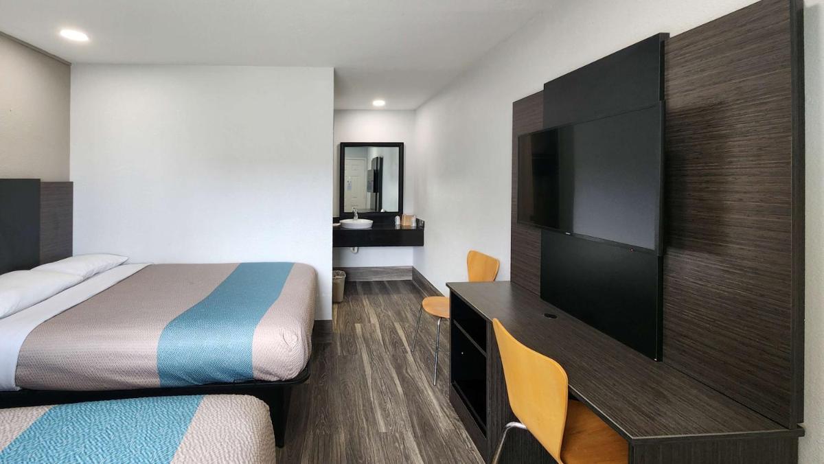 Motel 6-Galveston TX - image 2