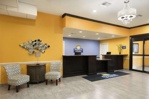 Days Inn & Suites by Wyndham Galveston West/Seawall - image 5