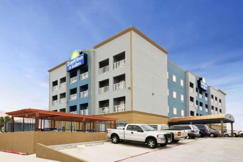 Days Inn & Suites by Wyndham Galveston West/Seawall - image 7