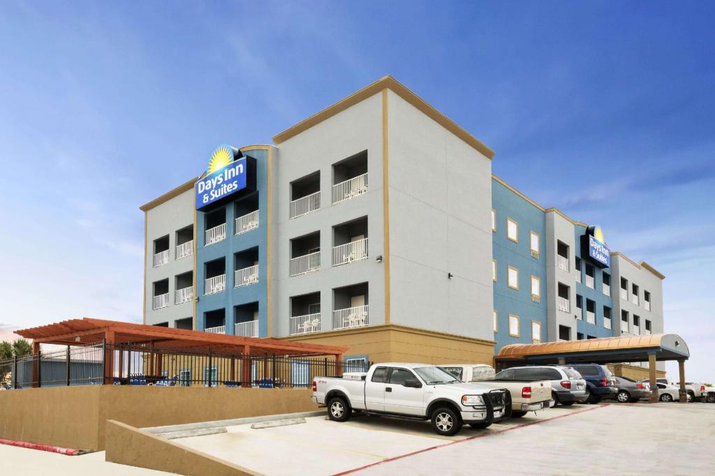 Days Inn & Suites by Wyndham Galveston West/Seawall - image 7