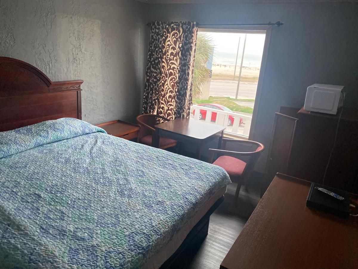 Surf Motel and Apartments - image 2