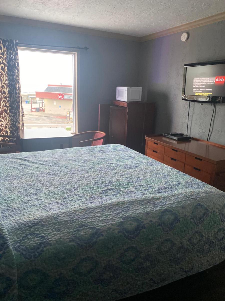 Surf Motel and Apartments - image 3