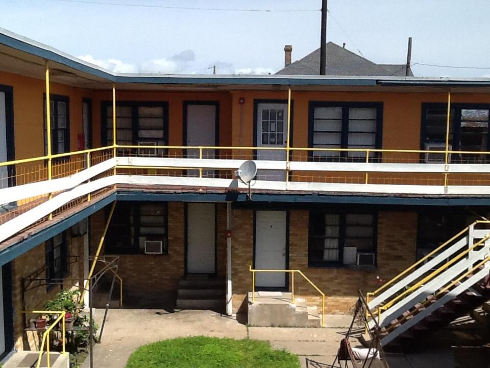 Rosenberg Motel - image 2