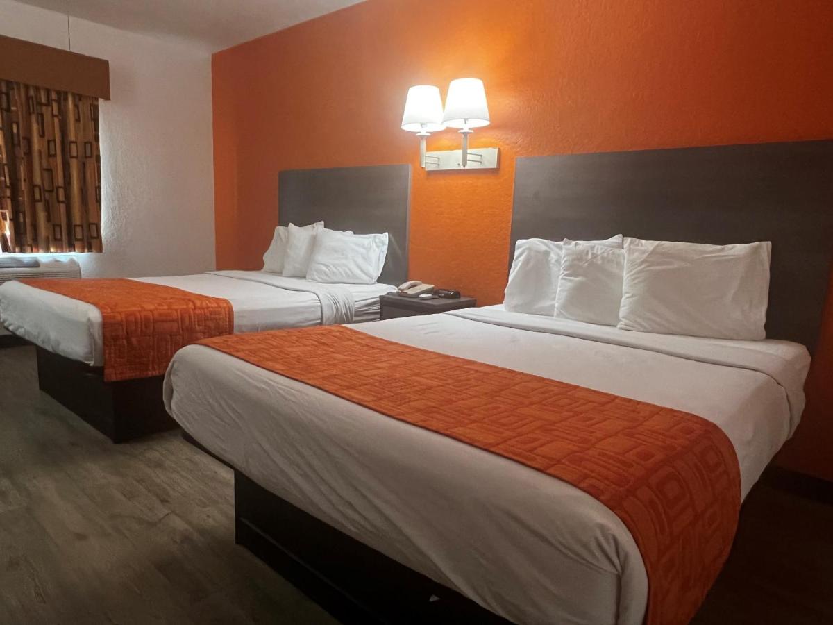 Howard Johnson by Wyndham Galveston - main image