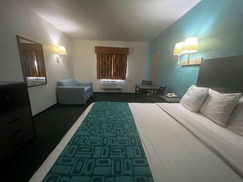 Howard Johnson by Wyndham Galveston - image 12