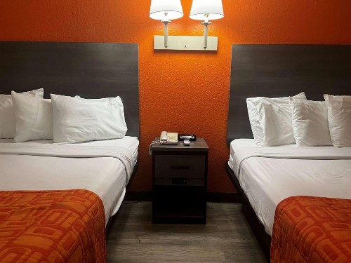 Howard Johnson by Wyndham Galveston - image 16