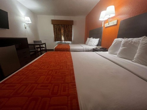 Howard Johnson by Wyndham Galveston - image 19