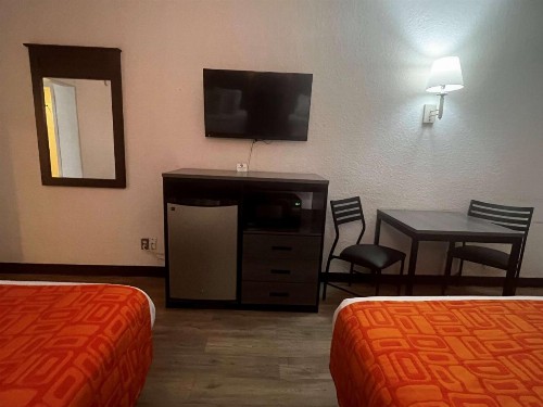 Howard Johnson by Wyndham Galveston - image 21