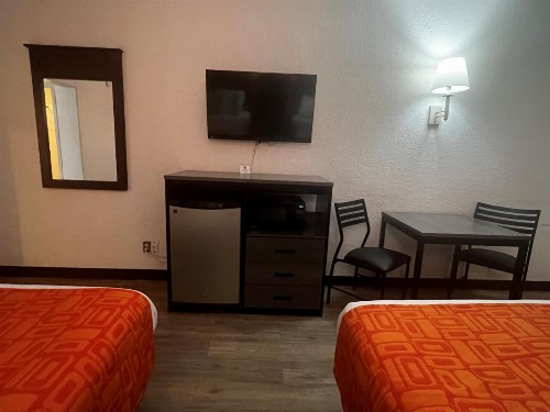 Howard Johnson by Wyndham Galveston - image 37