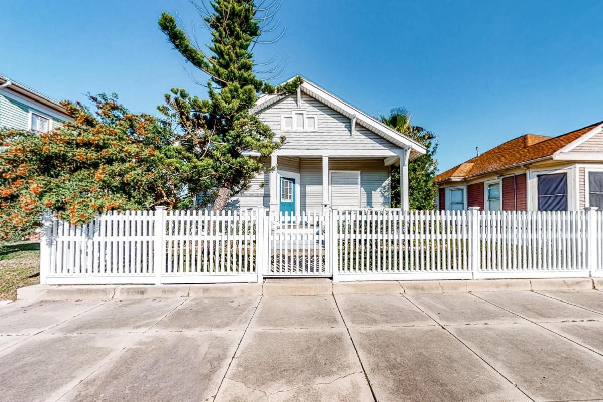 Castaway Cottage - image 3