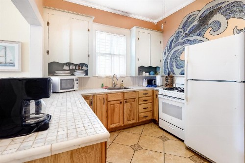 Castaway Cottage - image 8