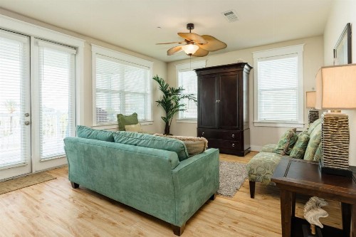 Beach Retreat - image 10