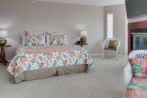 The Holiday House - image 3