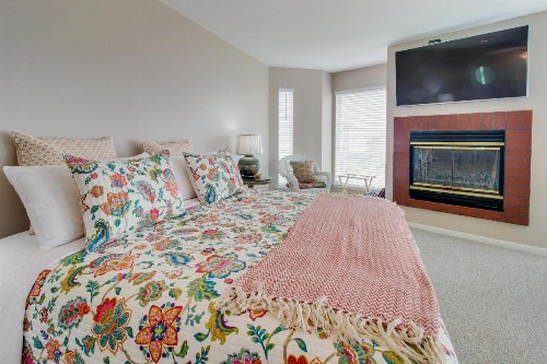 The Holiday House - image 4