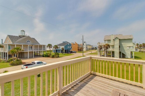 The Holiday House - image 7