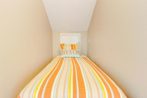 The Holiday House - image 8