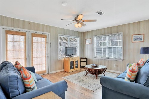 Seaside Cottage - image 12