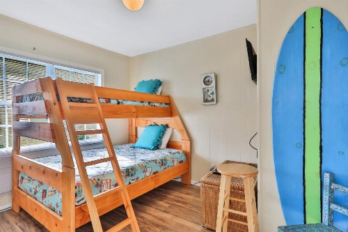Seaside Cottage - image 9