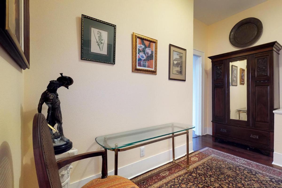 19th Street Retreat - image 6