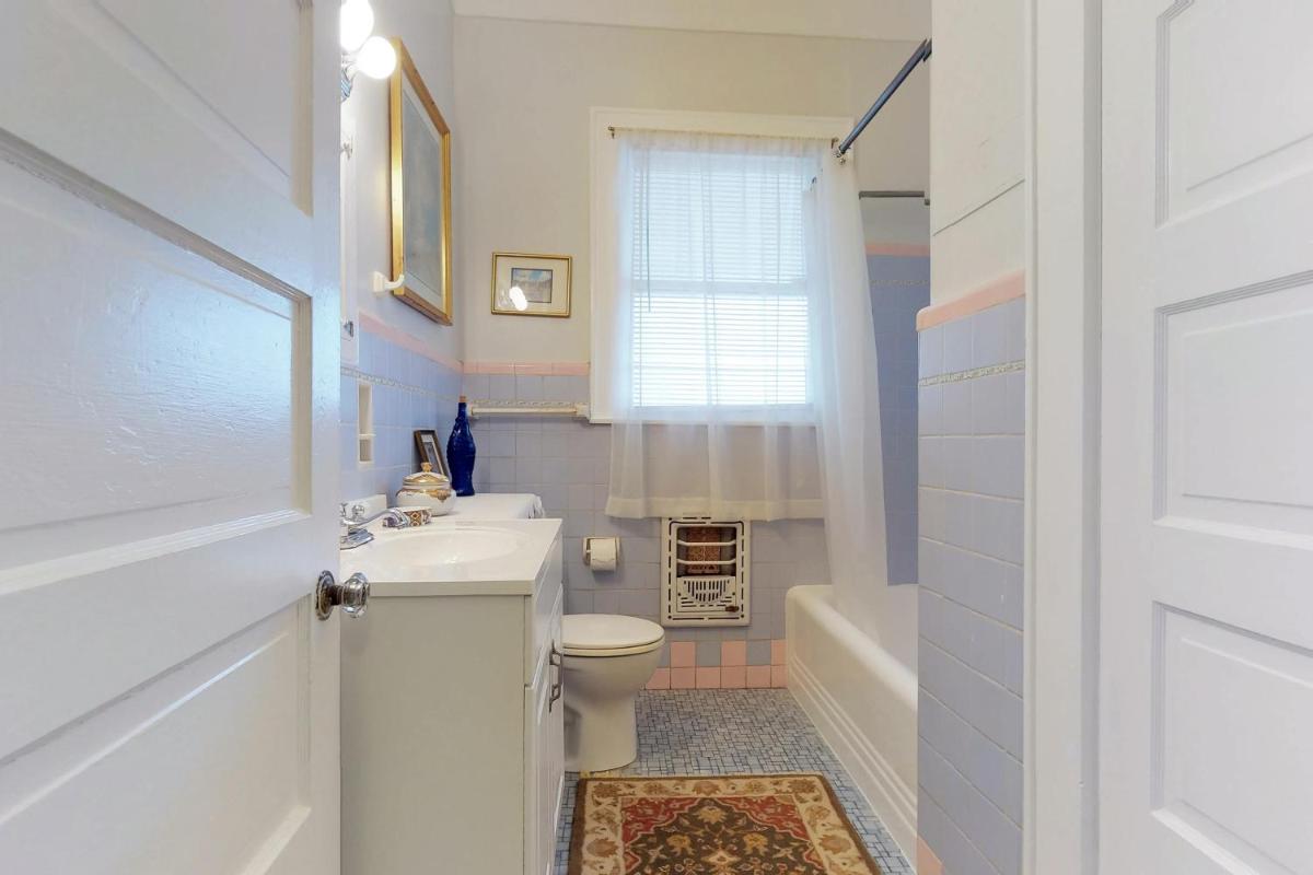 19th Street Retreat - image 7