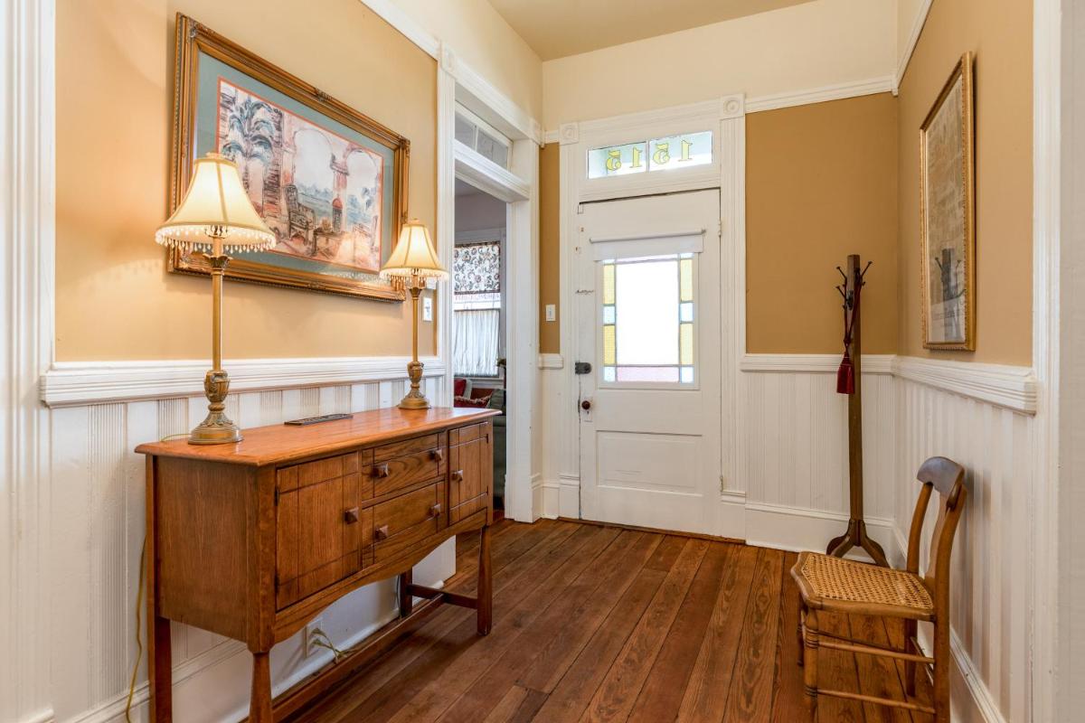 Victorian Galveston House - image 7