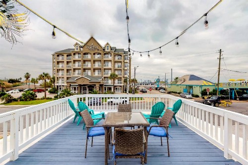 Midtown Paradise on the Beach - image 6