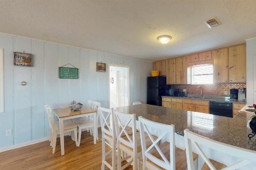Captain's Quarters - image 10