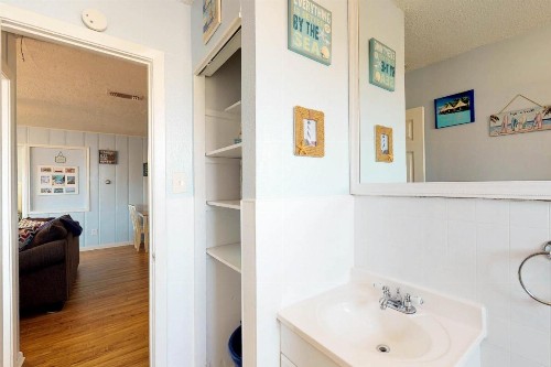 Captain's Quarters - image 9
