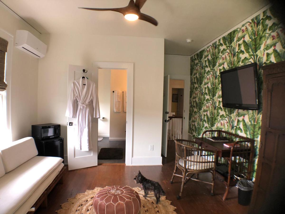 Avenue O Bed and Breakfast - image 6