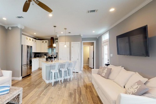 The Breezy Bungalow - image 6