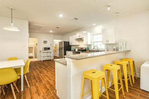 The Beachin' Bungalow - image 7