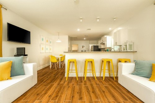 The Beachin' Bungalow - image 9